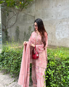 Aadaya gulabi farshi suit