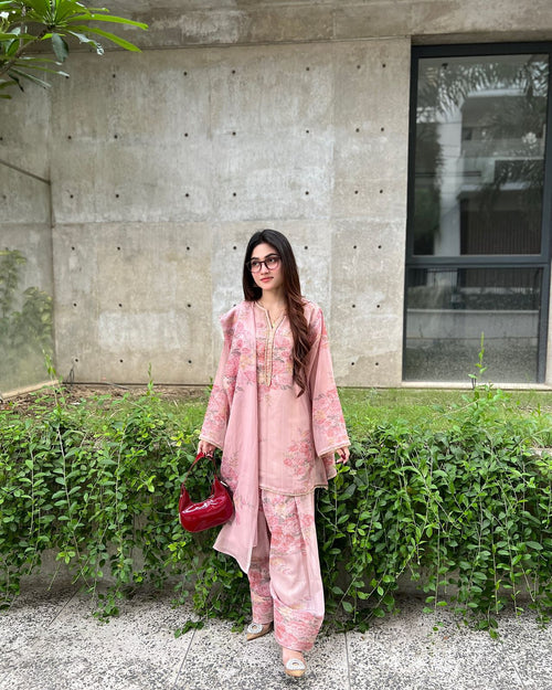 Aadaya gulabi farshi suit