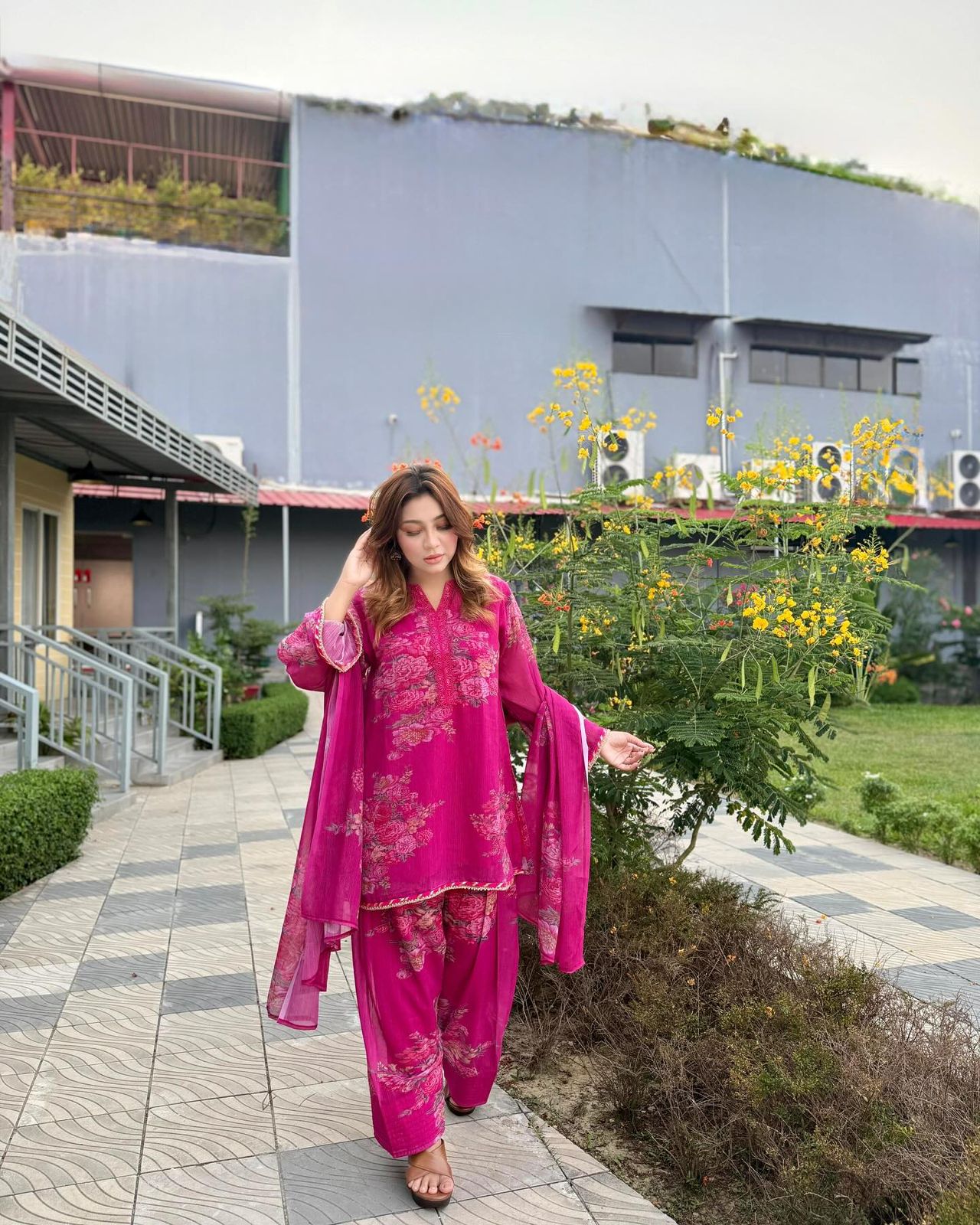 Rose bloom Farshi Suit