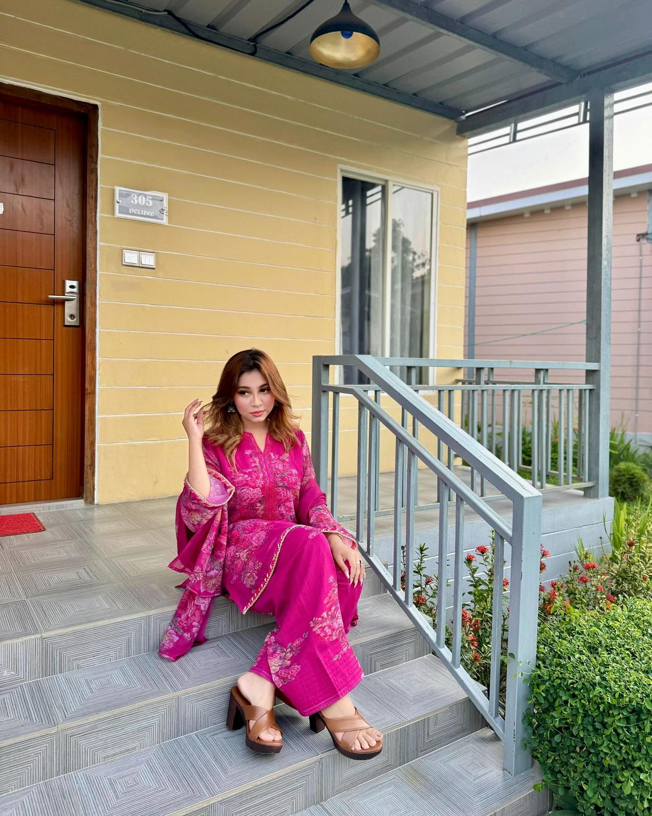 Rose bloom Farshi Suit