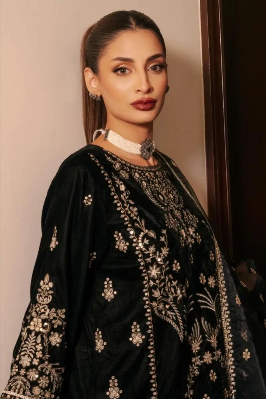 Saanvi midnight Black suit