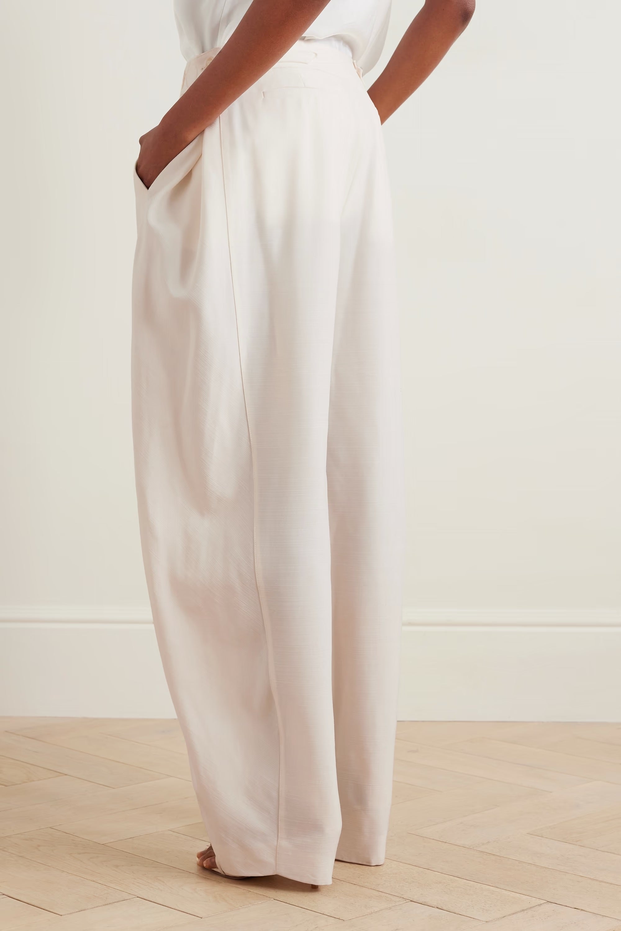 Rashmika Minimalist Asymmetric Set