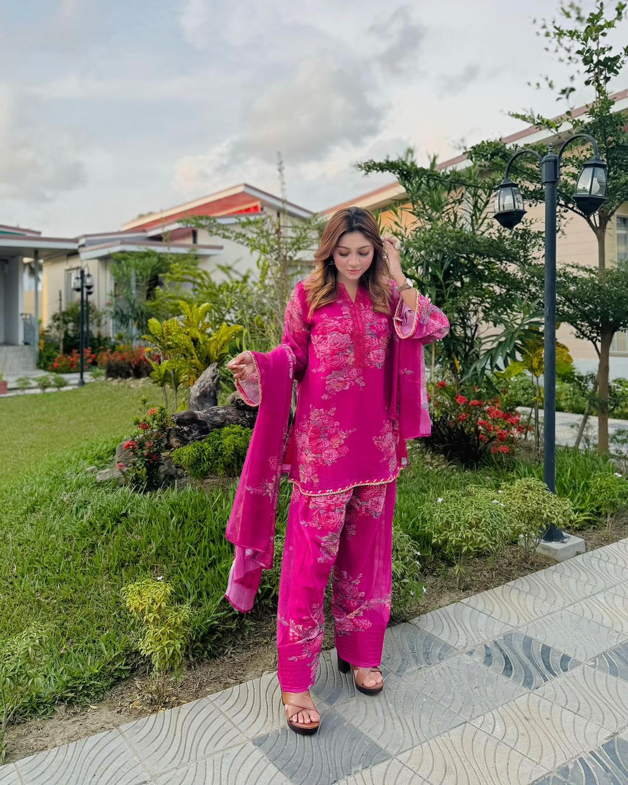 Rose bloom Farshi Suit