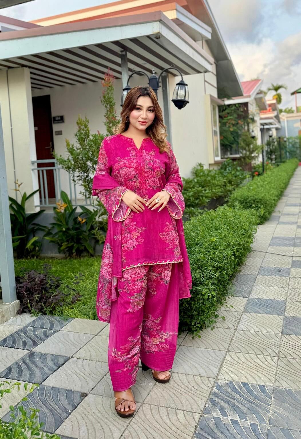 Rose bloom Farshi Suit